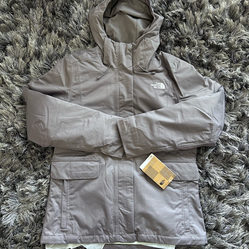 The north face women's Monarch Triclimate Luna Stone Size M New 
MRSP $260